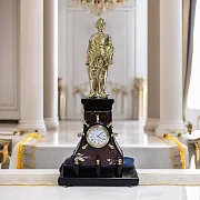 Подарочные интерьерные часы «Пётр I» из креноида и долерита — фотография 1