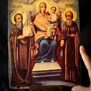 Икона Богоматери "Домостроительница" +подставка в подарок — фотография 2