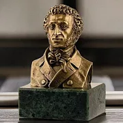 Бронзовый бюст «Пушкин А.С.» — оригинальный подарок — фотография 1