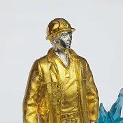 Бронзовая композиция «Сотрудник газовой промышленности» — красивый подарок — фотография 3