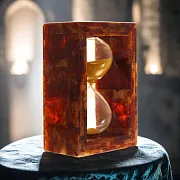 На память: Песочные часы декоративные из янтаря — фотография 1