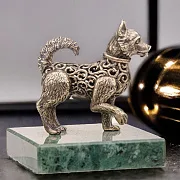 Бронзовая фигурка «Ажурная собака» на змеевике — необычный подарок — фотография 1