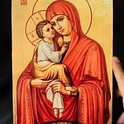 Икона деревянная "Богоматерь Почаевская" в подарок — фотография 4