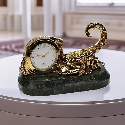 На память: Настольные часы «Скорпион» из бронзы и змеевика