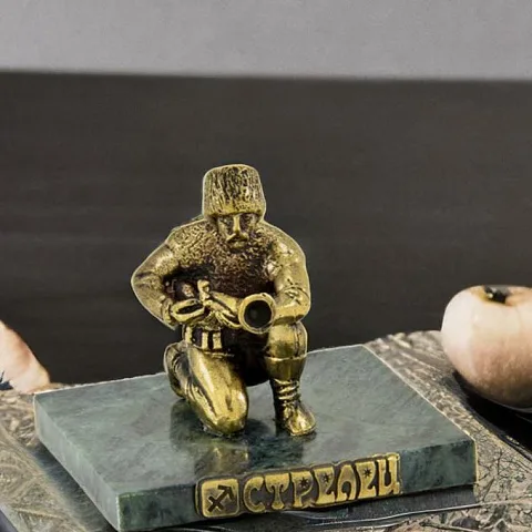 На память: Бронзовая статуэтка «Знак зодиака Стрелец»