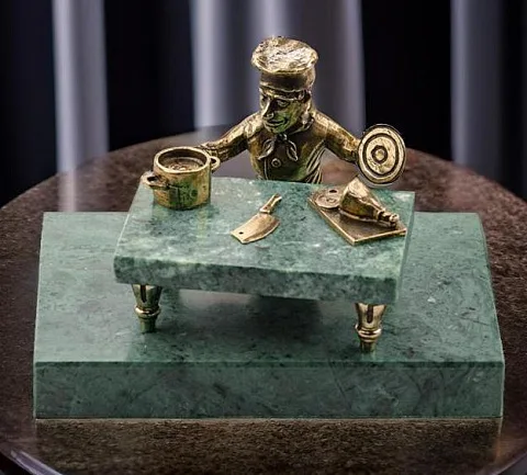 В подарок: Бронзовая композиция «Повар» 95×150×111 мм