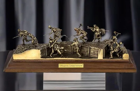 В подарок: Диорама «Оборона Севастополя» из бронзы и ясеня, 1:35