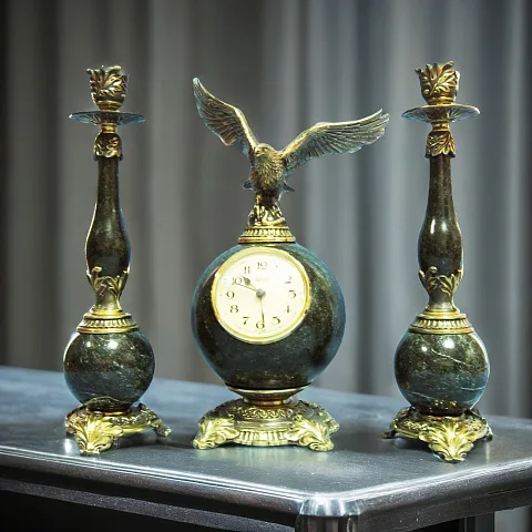 Настольные часы «Каминный» с двумя подсвечниками — оригинальный подарок