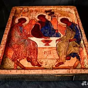 Икона с ковчегом "Пресвятая Троица"+подставка — красивый подарок — фотография 4